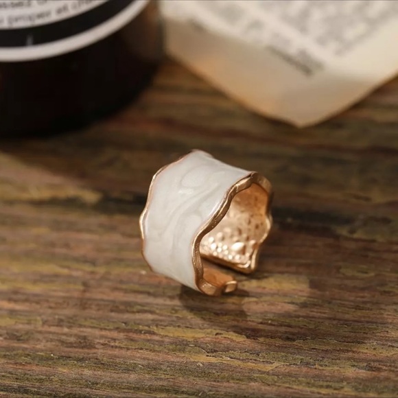 Jewelry - NEW Women’s Ring One Size